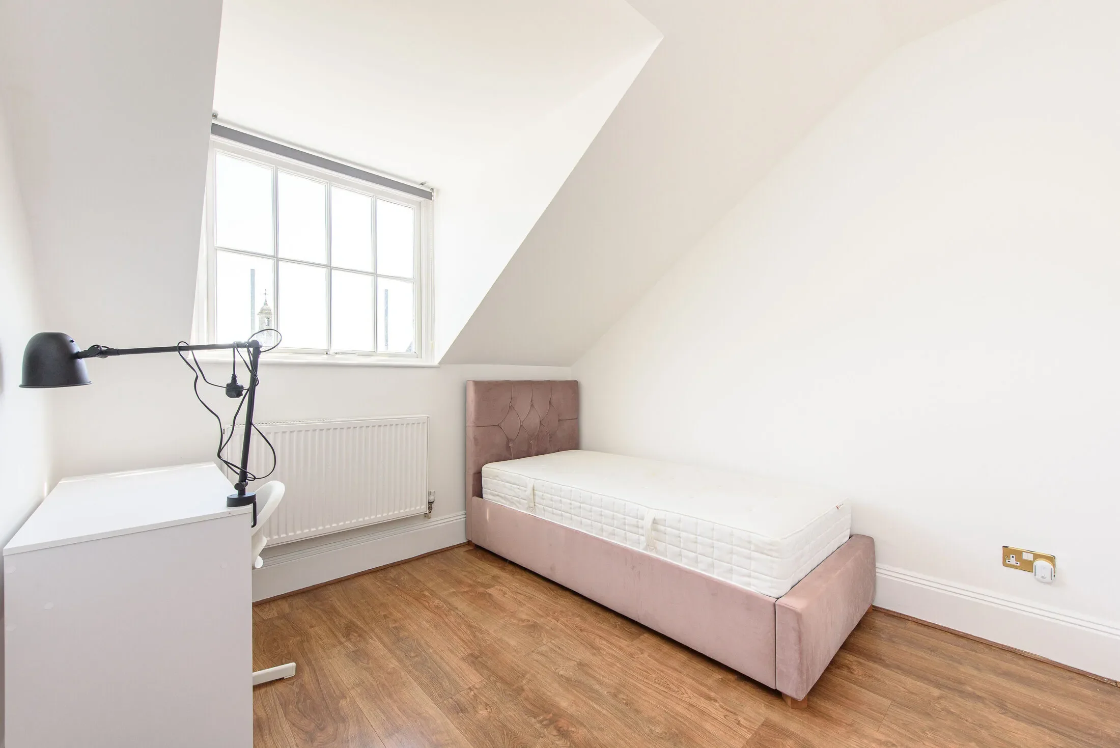 Flat Royal Drive in Greater London