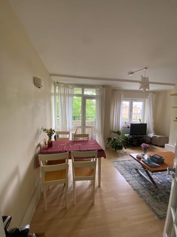 Room Compton Street in Greater London