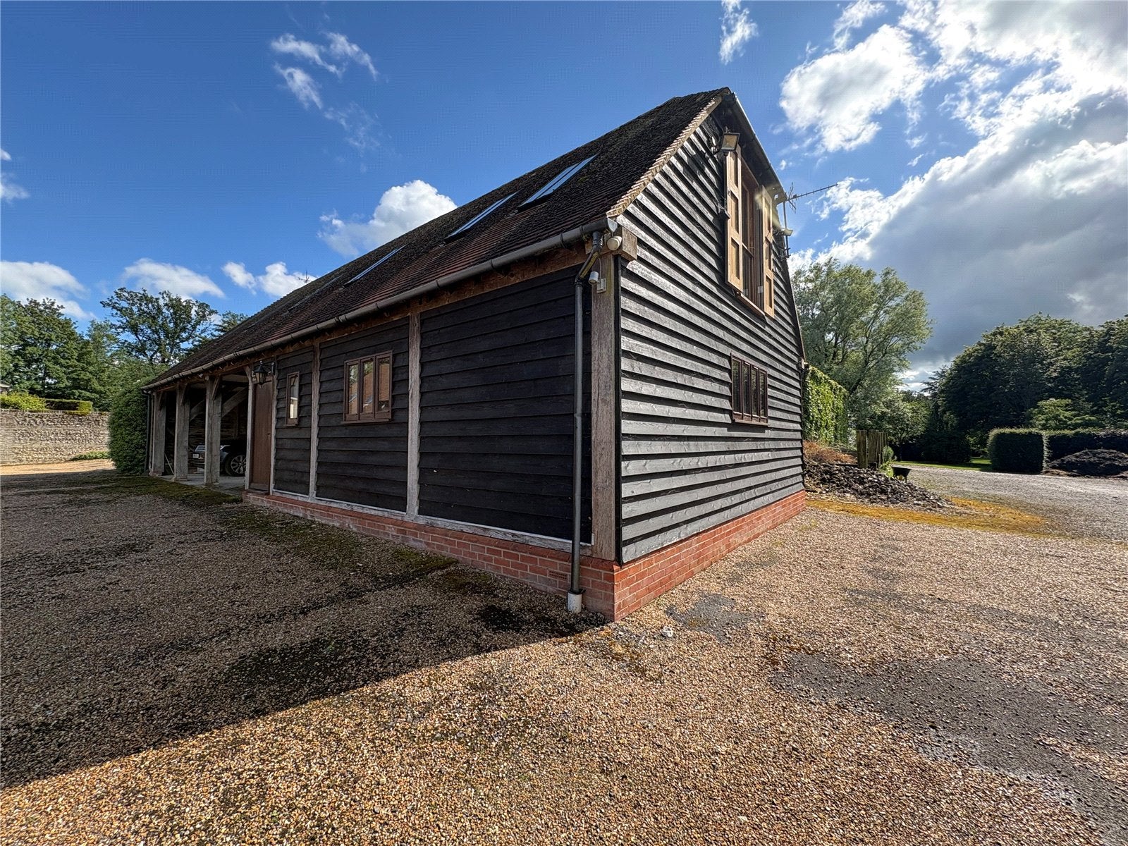 Flat Holt End Lane in East Hampshire