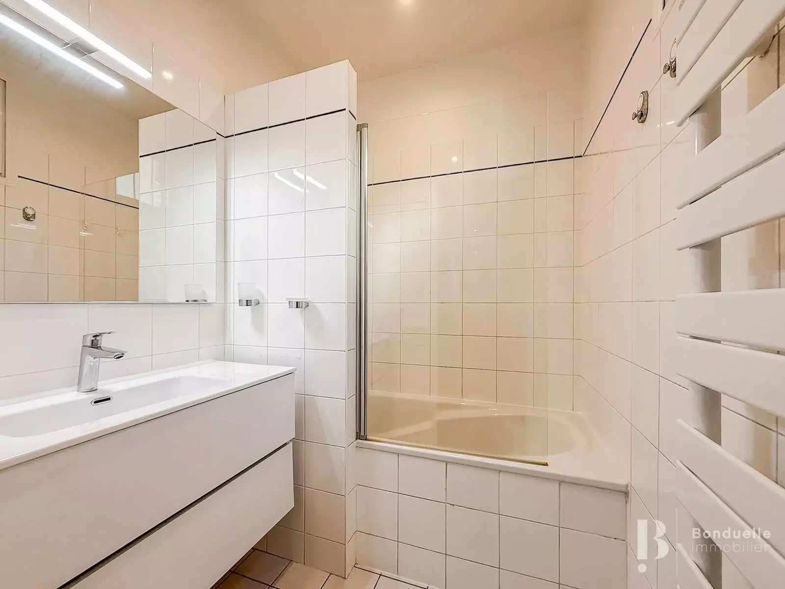 Flat Avenue Charles de Gaulle in Neuilly-sur-Seine