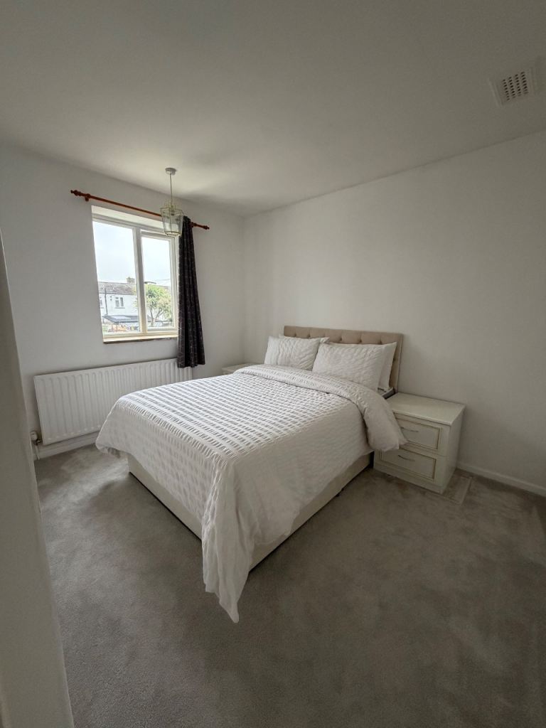 Flat Laleham Road in Borough of Spelthorne