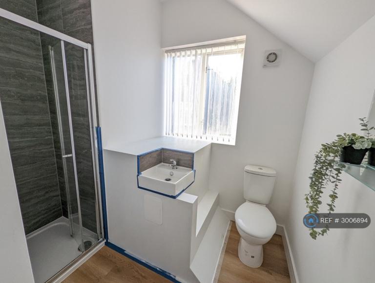 Room The Meadow Way in Greater London