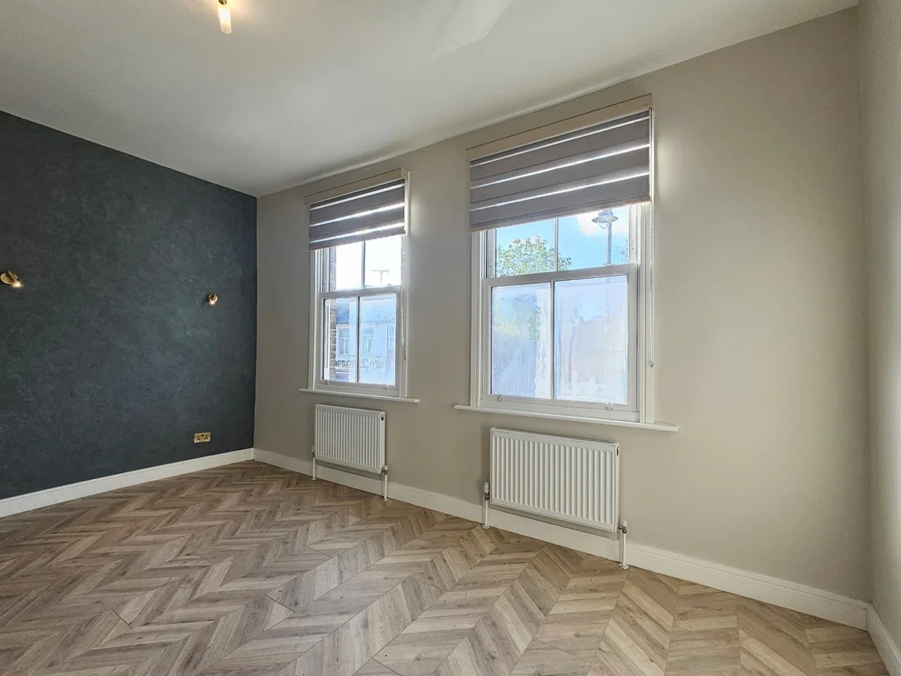 Flat Chase Side in Greater London