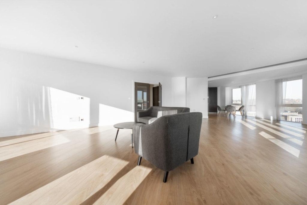 Flat New Broadway in Greater London