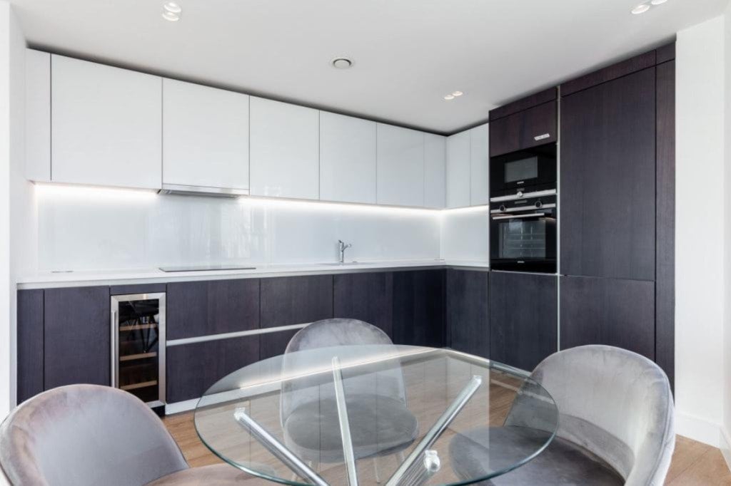 Flat New Broadway in Greater London