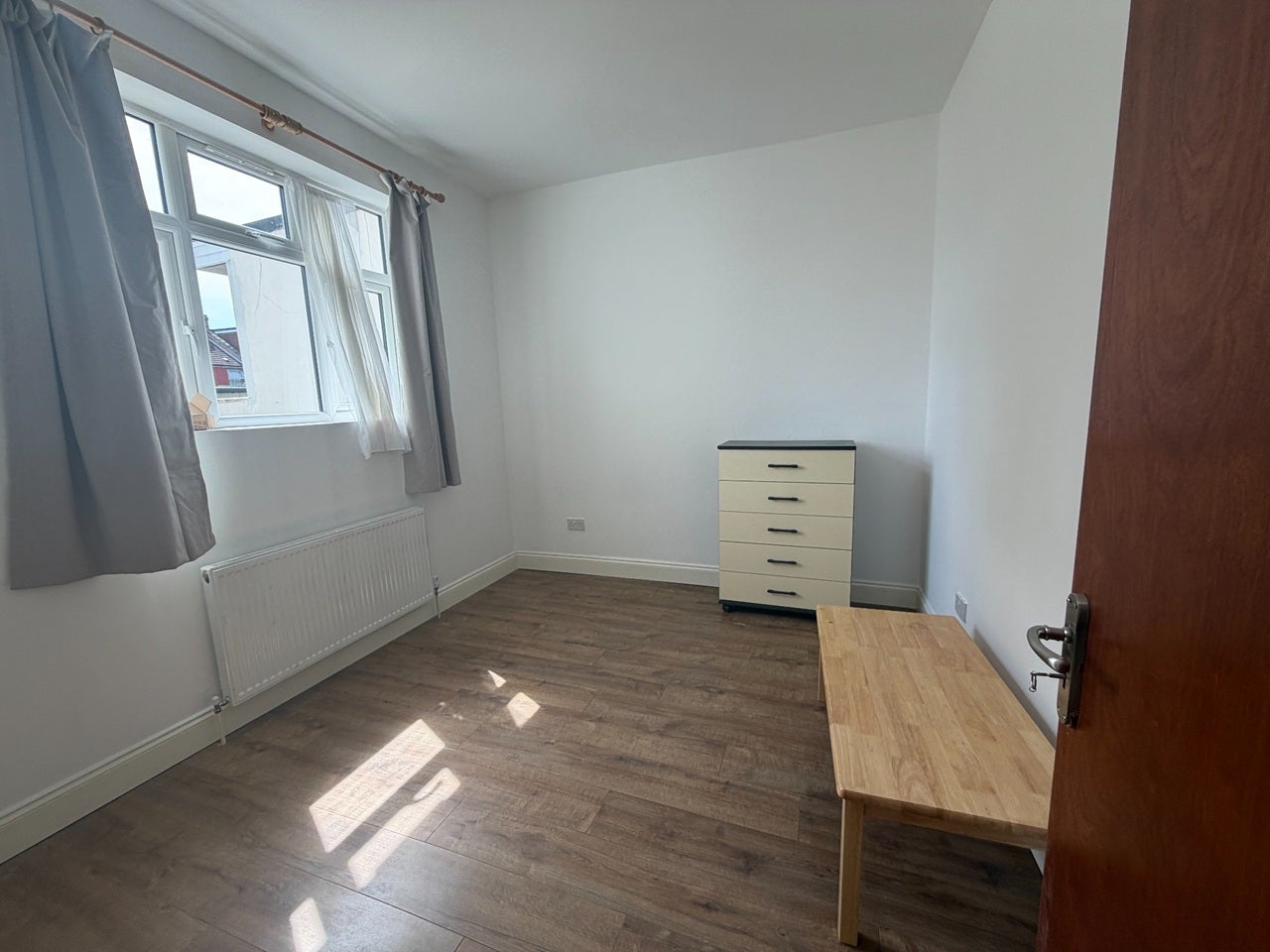 Flat Sidney Avenue in Greater London