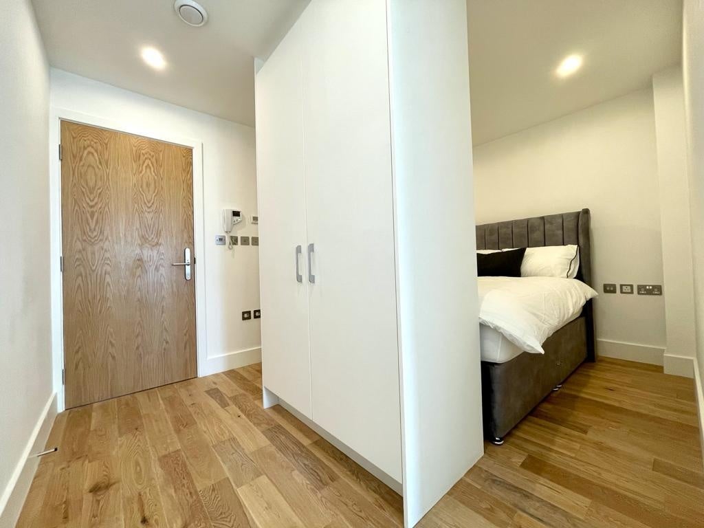 Flat Holmes Road in Greater London