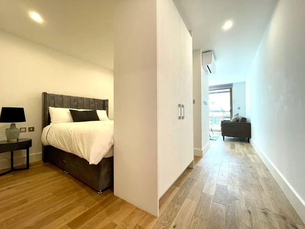 Flat Holmes Road in Greater London