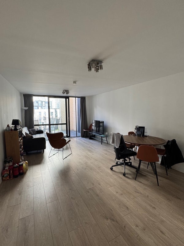 Room Forrester Way in Greater London