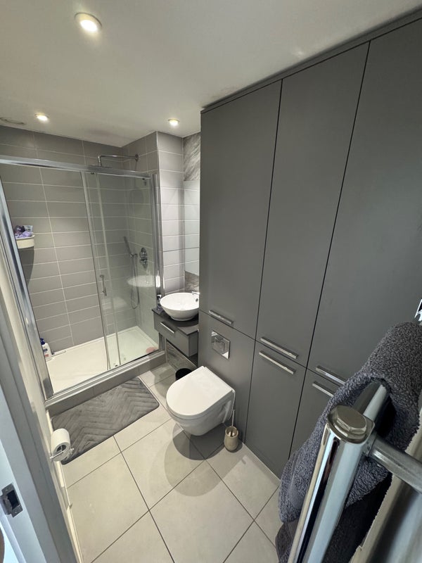 Room Forrester Way in Greater London
