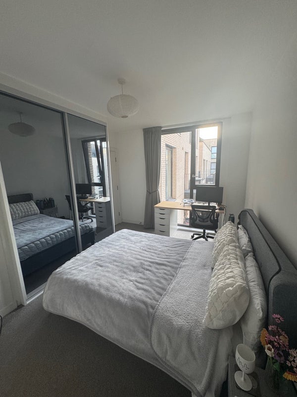 Room Forrester Way in Greater London