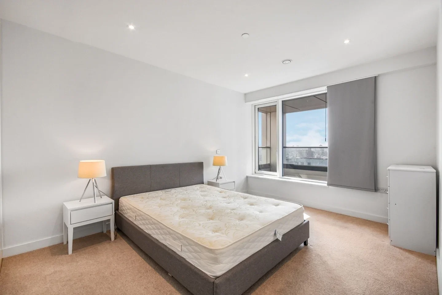 Flat Deacon Street in Greater London