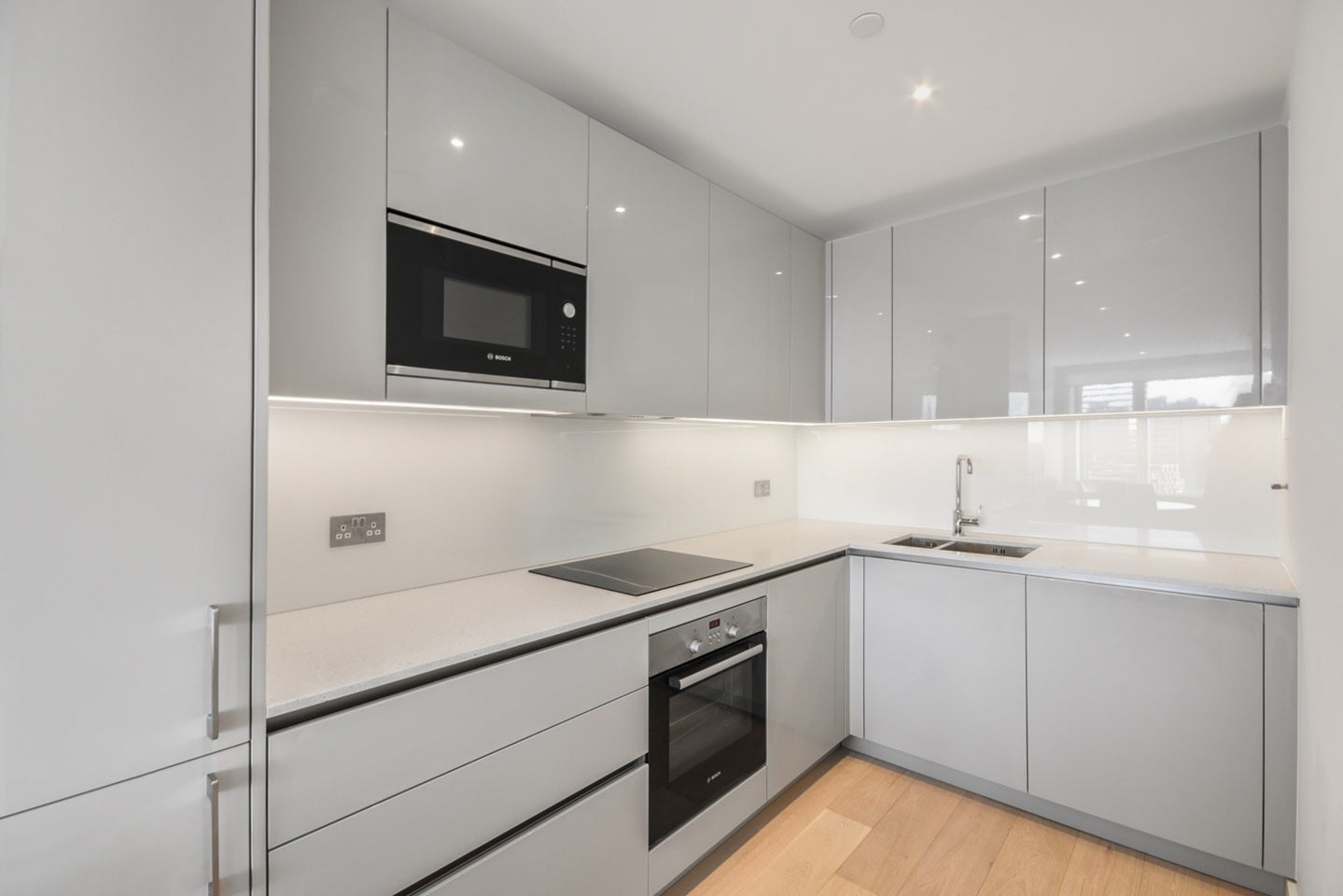 Flat Deacon Street in Greater London