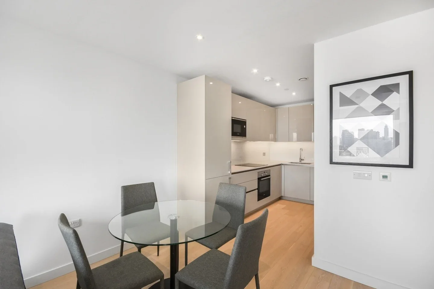 Flat Deacon Street in Greater London