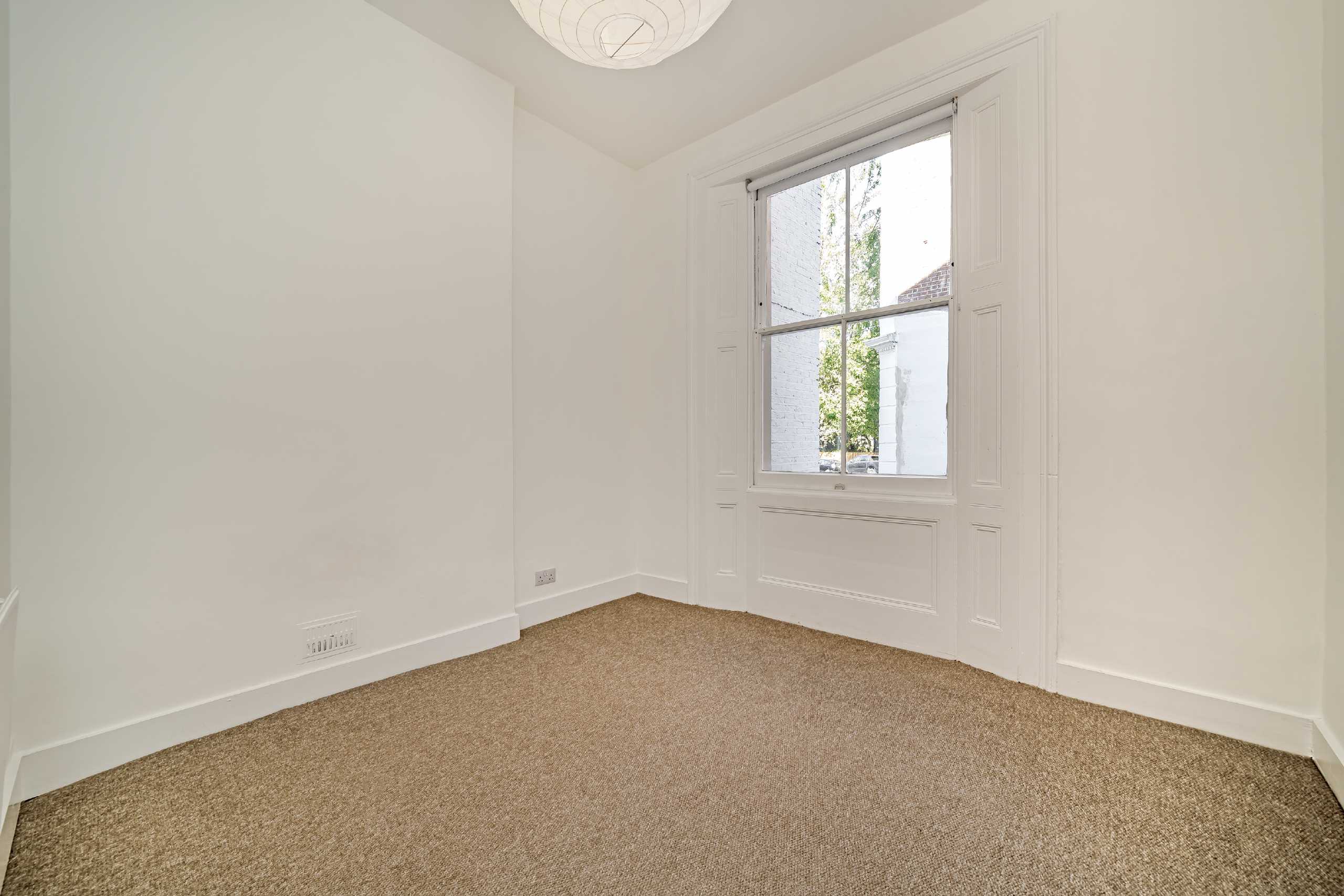Flat Chesterton Road in Greater London