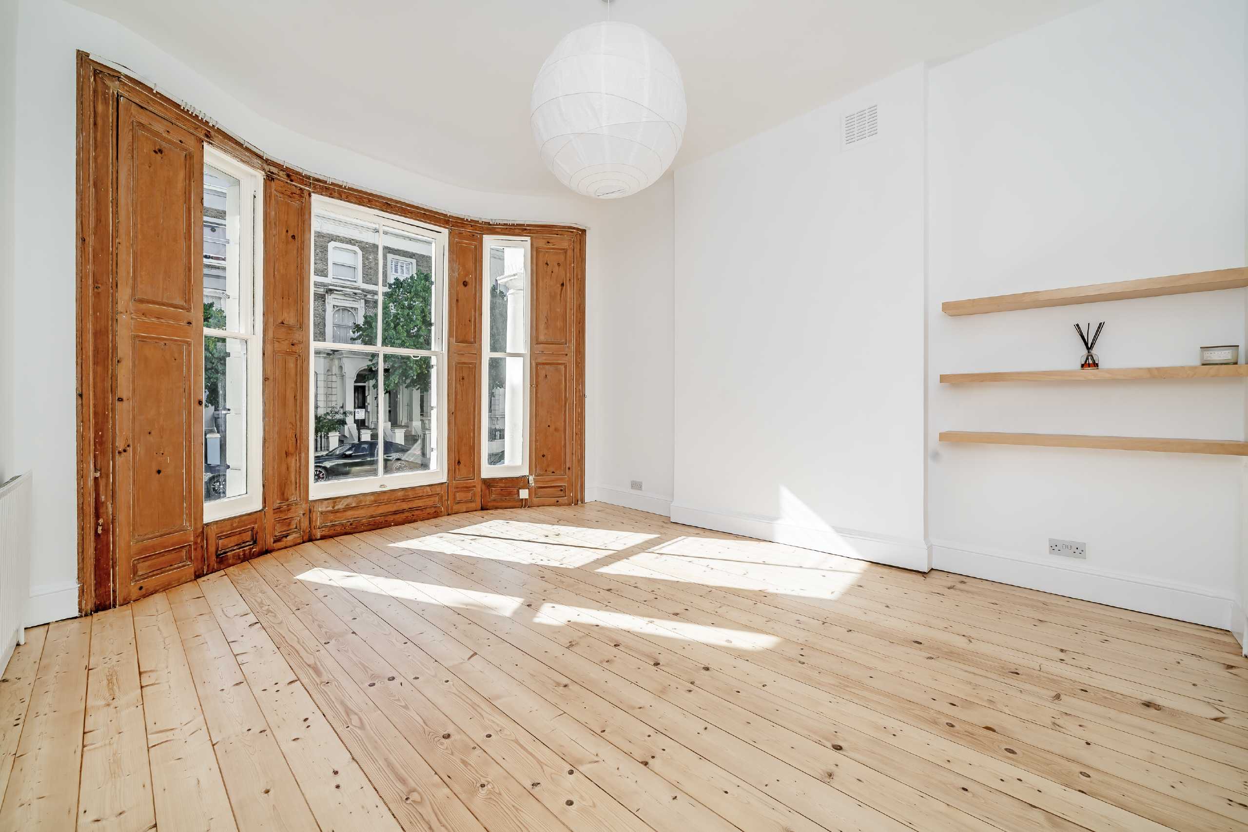 Flat Chesterton Road in Greater London
