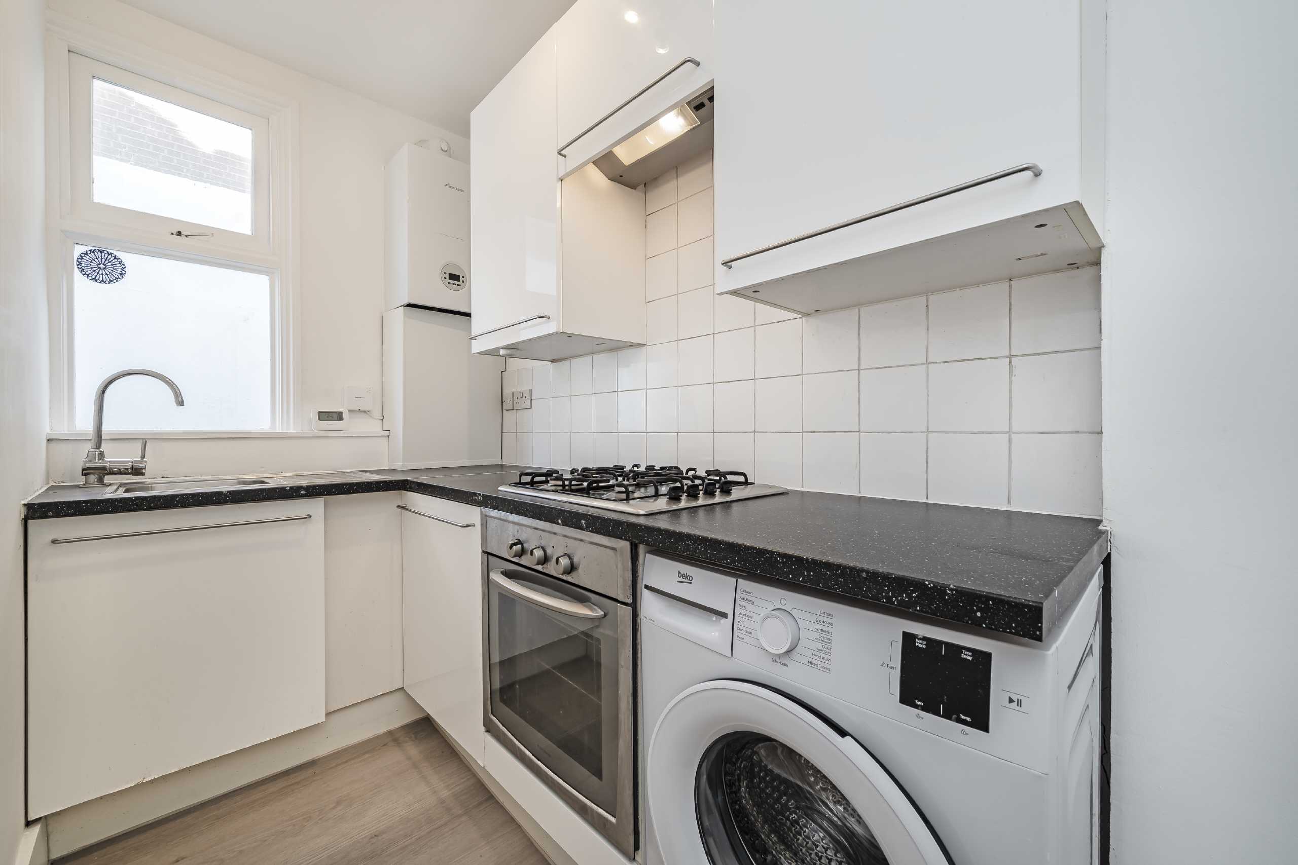 Flat Chesterton Road in Greater London