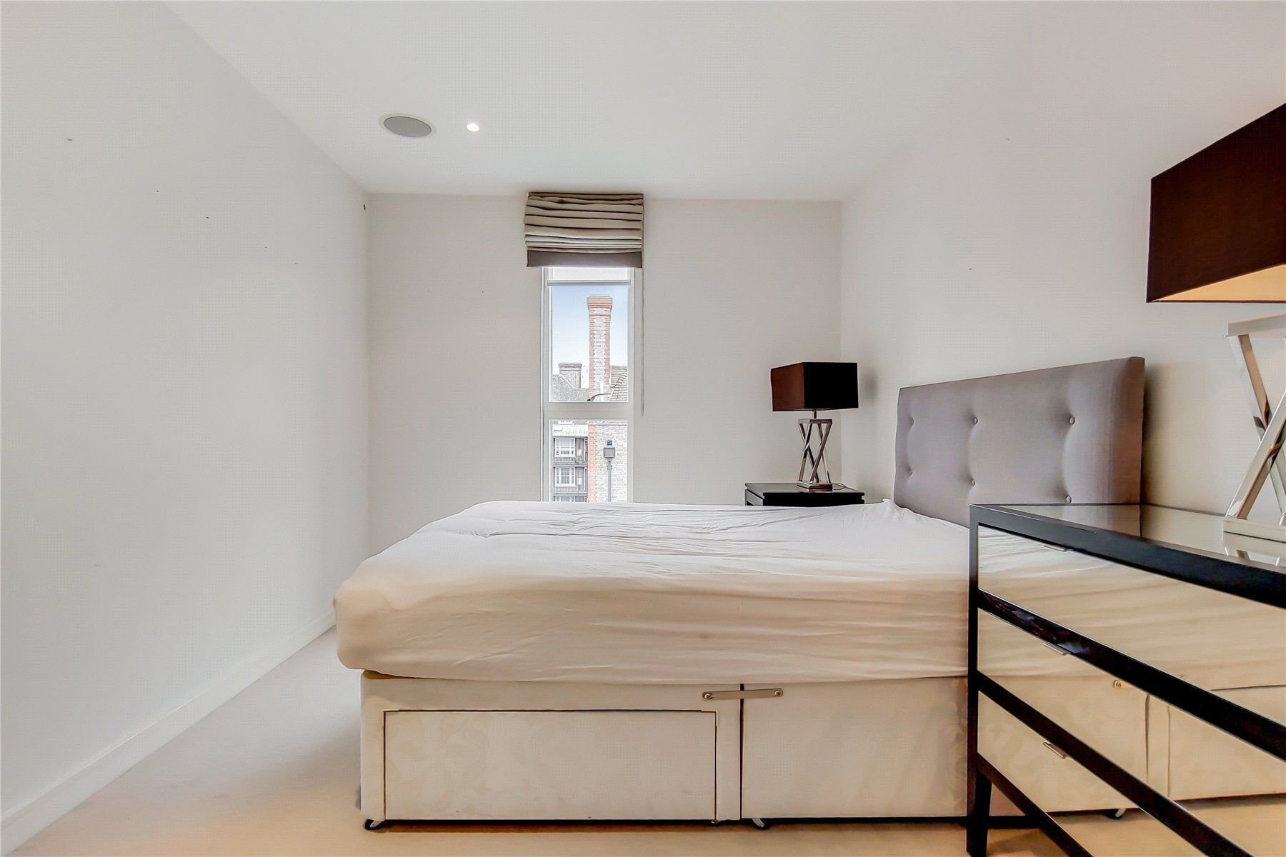 Flat Gatliff Road in City of Westminster