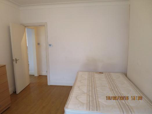 Flat Wroughton Terrace in Greater London