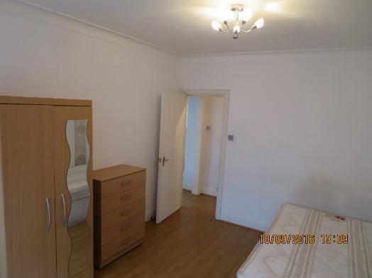 Flat Wroughton Terrace in Greater London