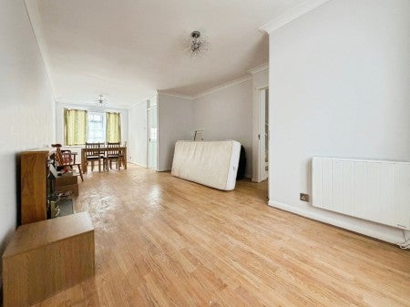 House Brompton Close in Greater London