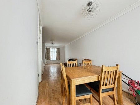 House Brompton Close in Greater London