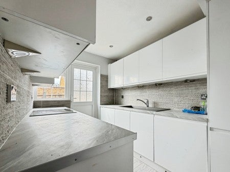 House Brompton Close in Greater London
