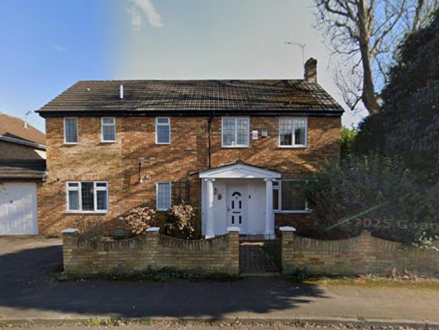 Room Cobs Way in Borough of Runnymede
