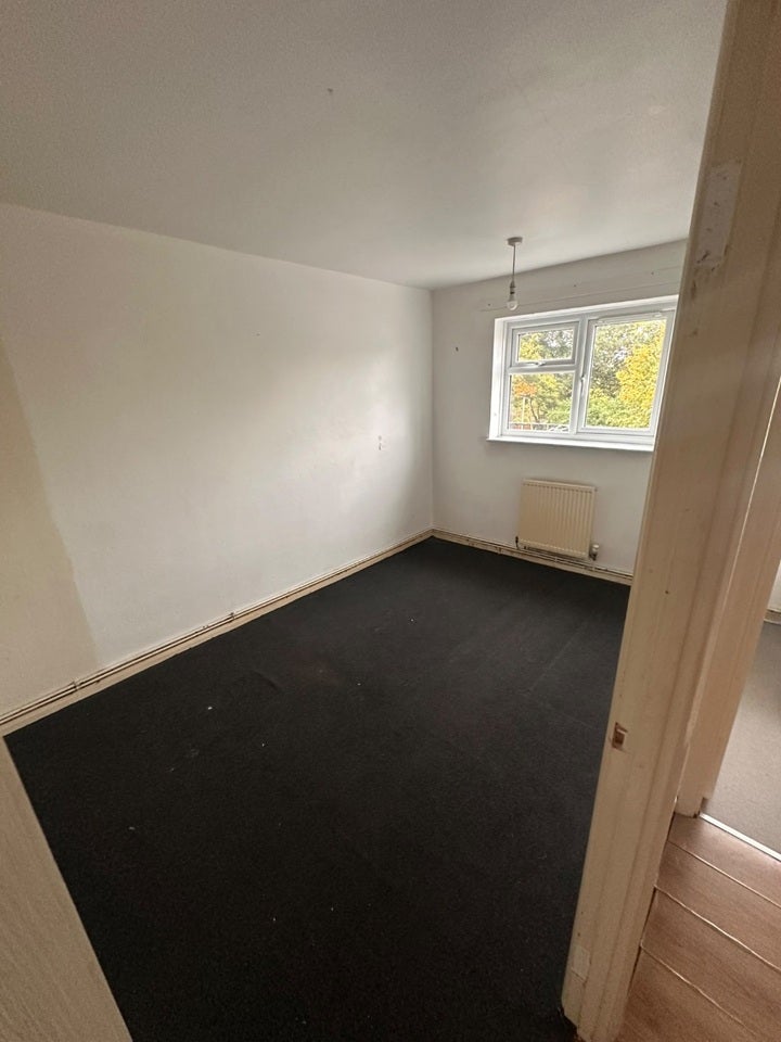 Flat Eldred Drive in Greater London