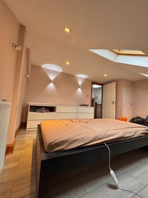 Room Brookdale Road in Greater London