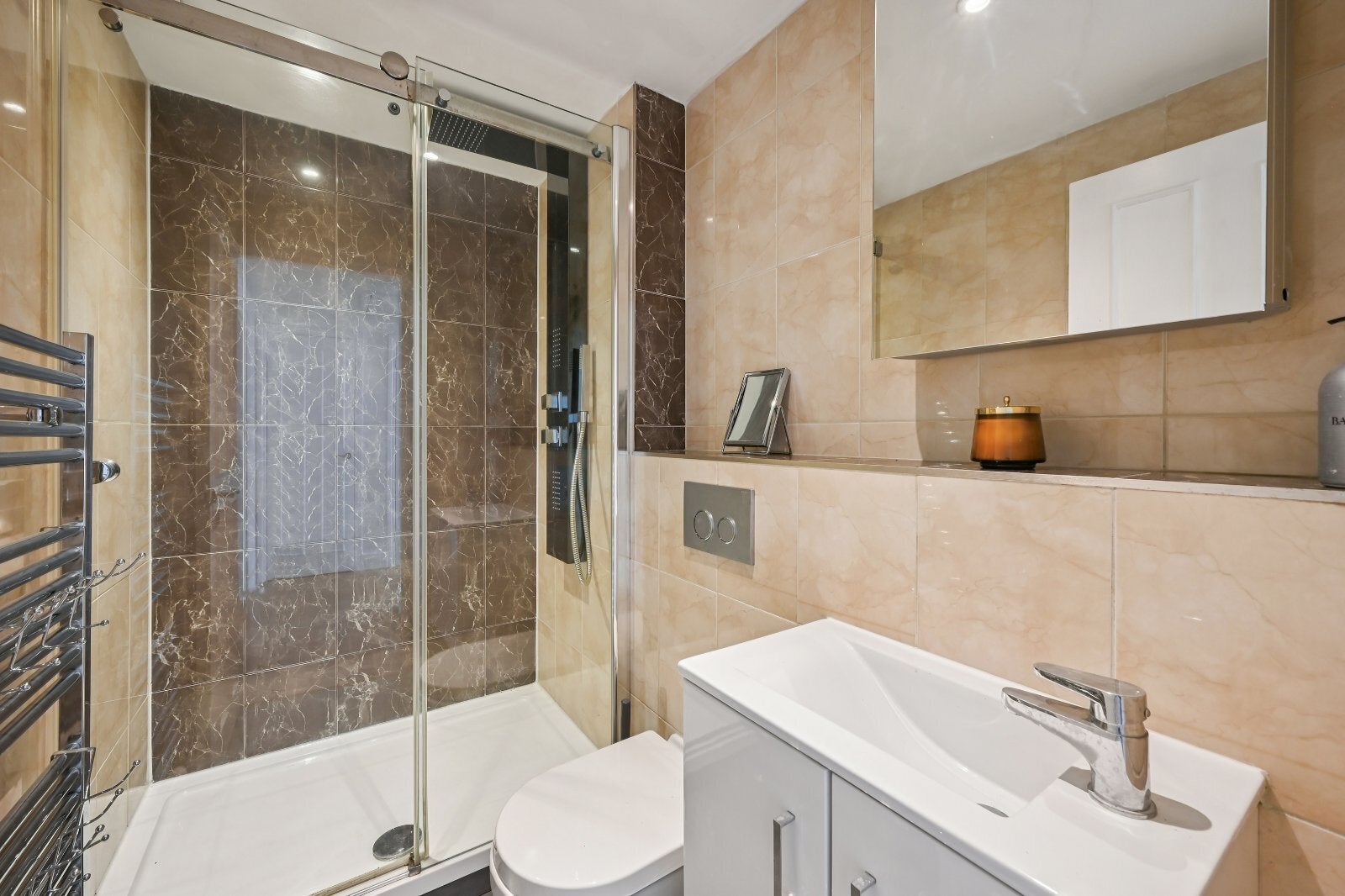 Flat Belgrave Road in City of Westminster