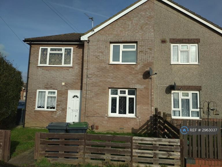 House Kingsclere Avenue in Havant