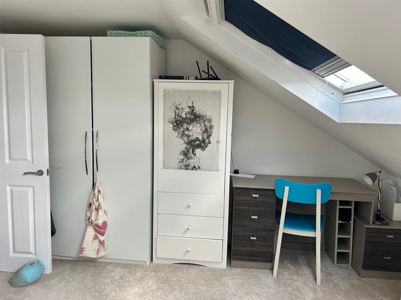 Room Griffiths Road in Greater London