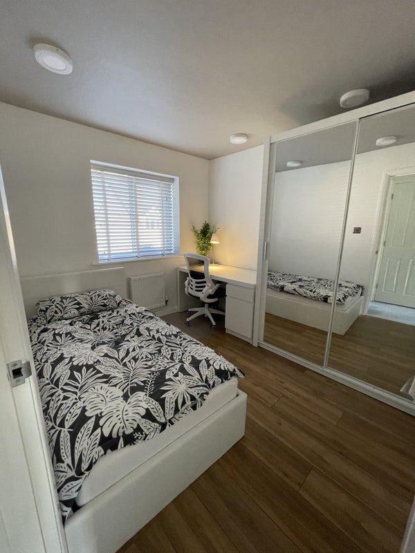 Room Tilshead Road in Manchester