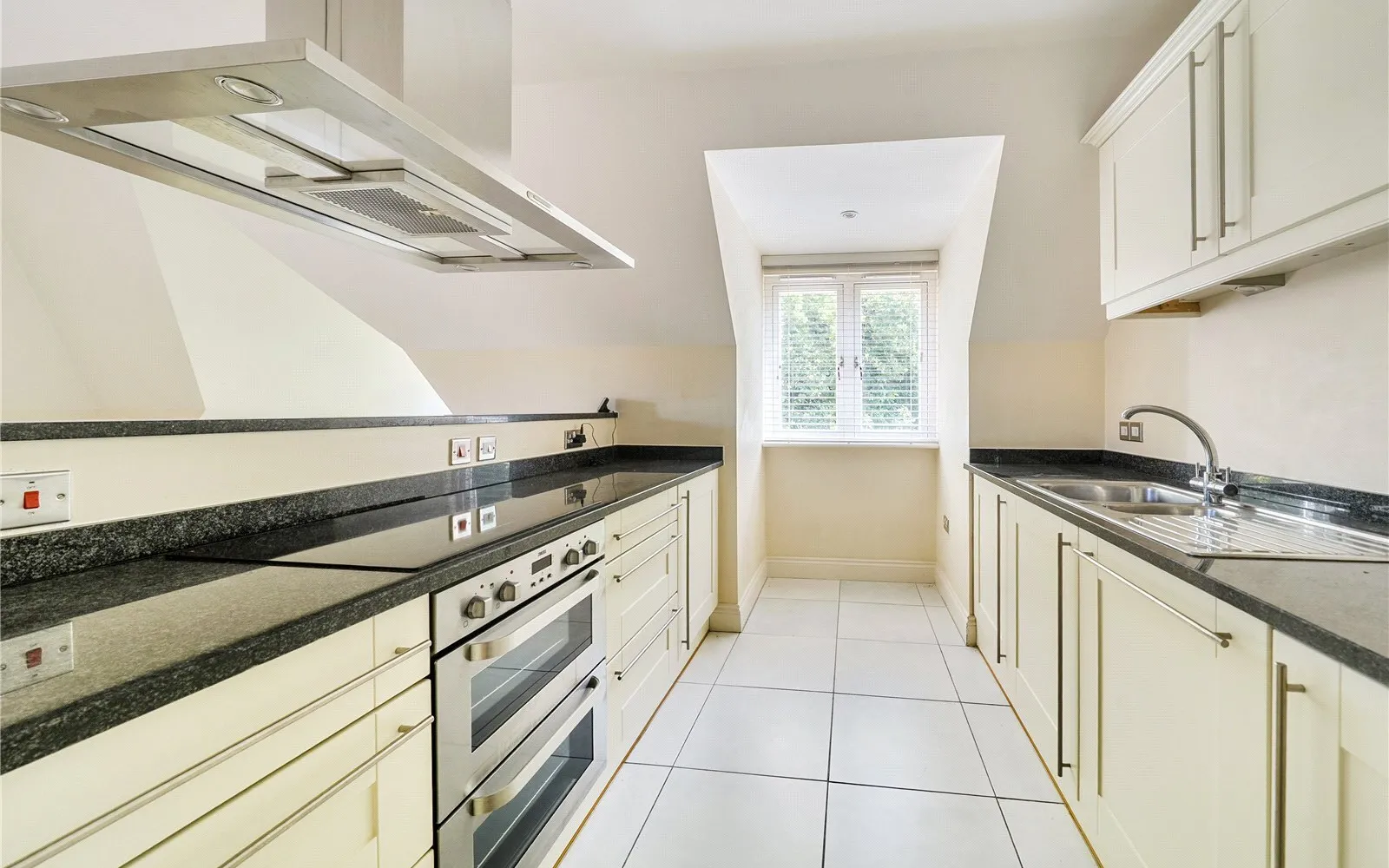 Flat London Road in Sunningdale