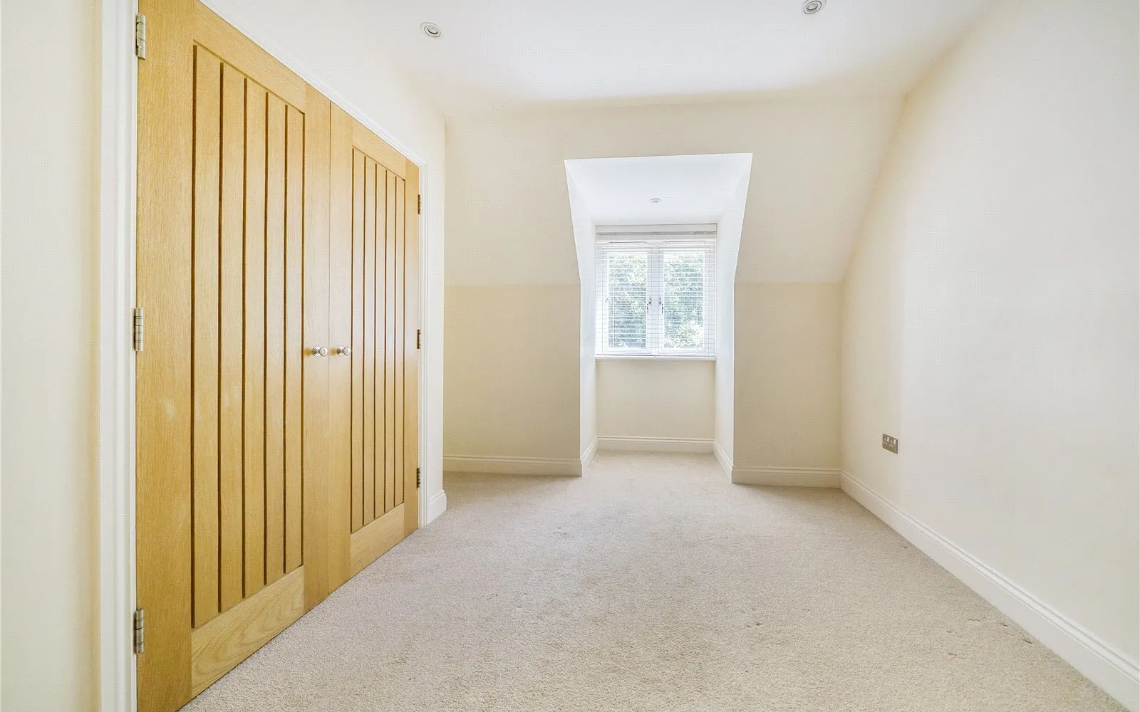 Flat London Road in Sunningdale