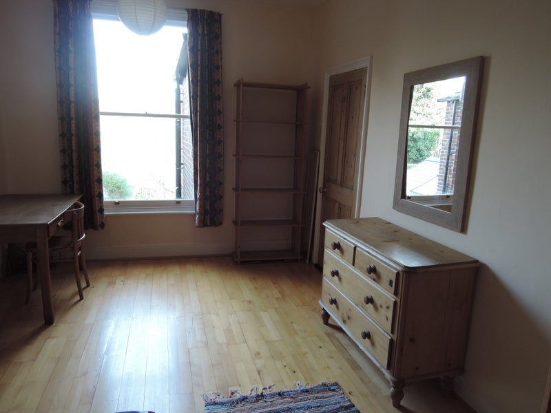 Room Hunter House Road in Sheffield
