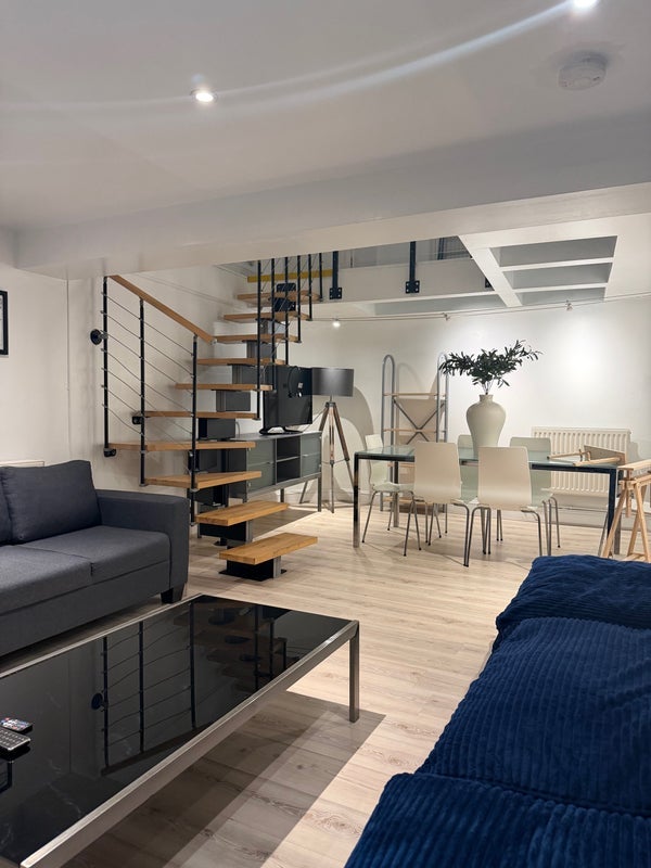 Room Grange Road in Greater London