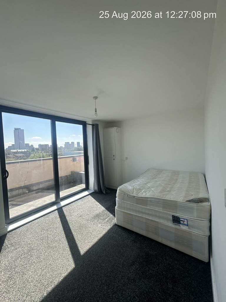 Flat Barking Road in Greater London