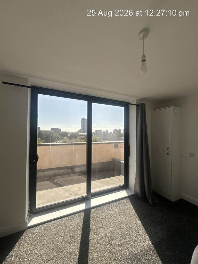 Flat Barking Road in Greater London