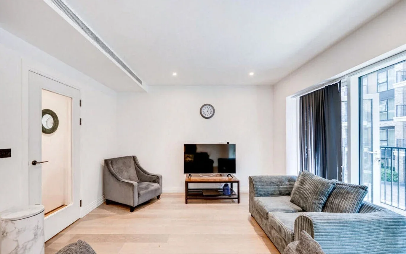 Flat Thurstan Street in Greater London