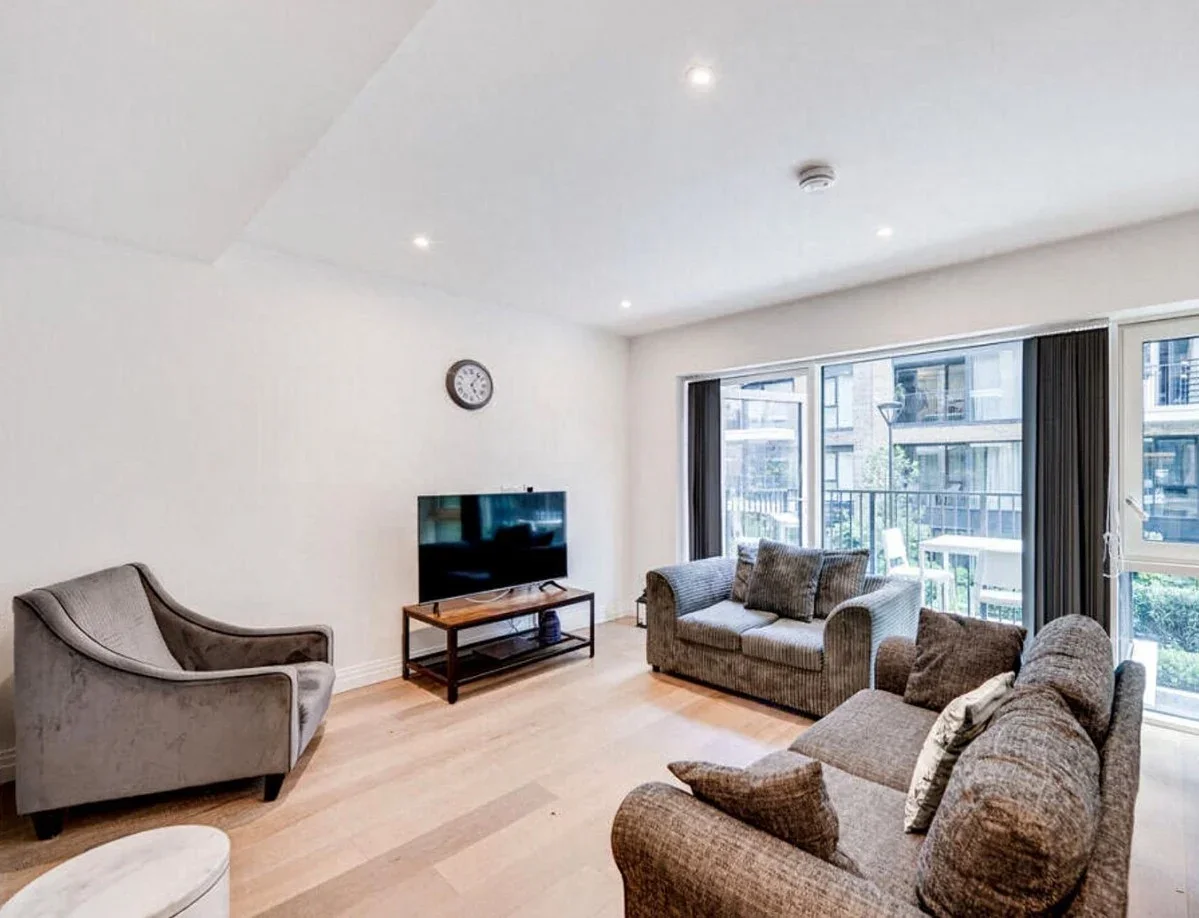 Flat Thurstan Street in Greater London