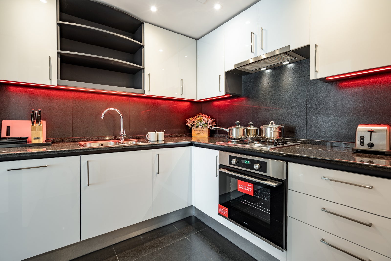 Flat Westferry Circus in Greater London