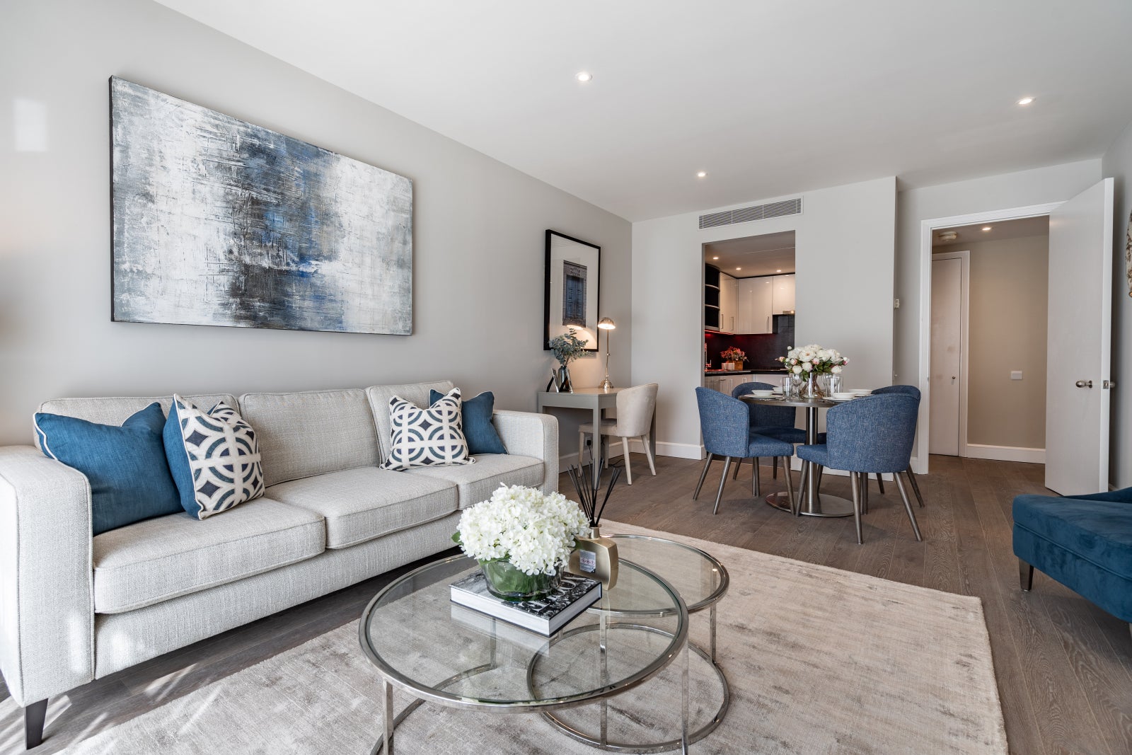 Flat Westferry Circus in Greater London