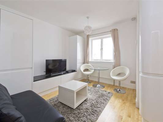 Flat Queensborough Terrace in City of Westminster