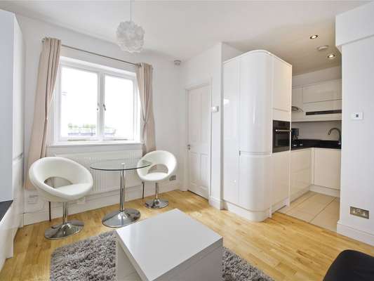 Flat Queensborough Terrace in City of Westminster