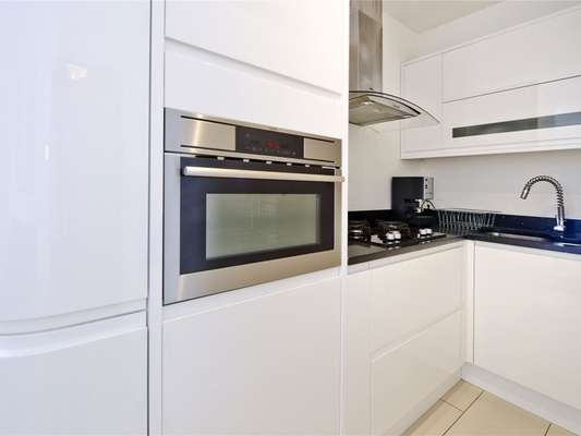 Flat Queensborough Terrace in City of Westminster
