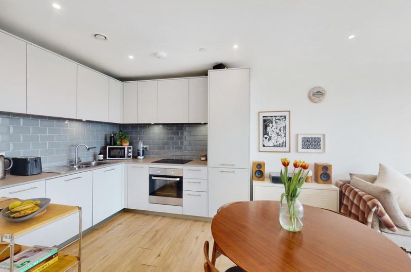 Flat Timberyard Street in Greater London