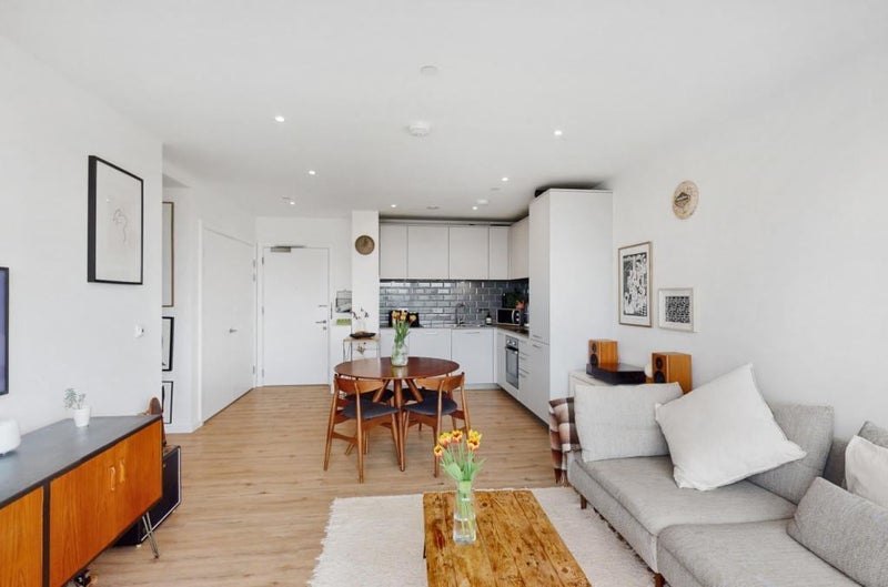 Flat Timberyard Street in Greater London