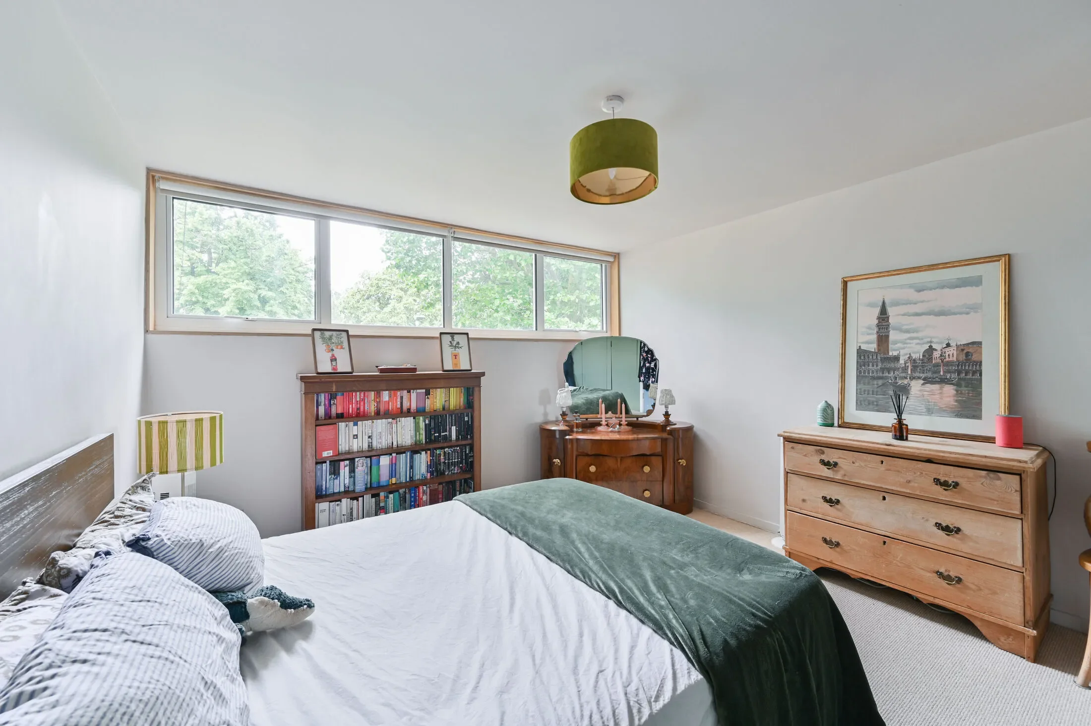 House Blenheim Gardens in Greater London